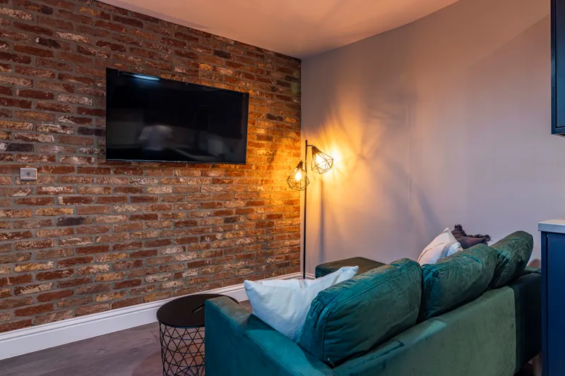 Vibrant 2 Bedroom Apartment // 2026/7 - Thumbnail 1